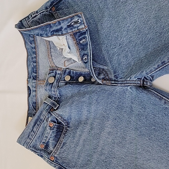 Levi's 501 Womens Jeans 26 Waist 30 Length Leather Patch Big L Tag 100% cotton - Picture 5 of 11